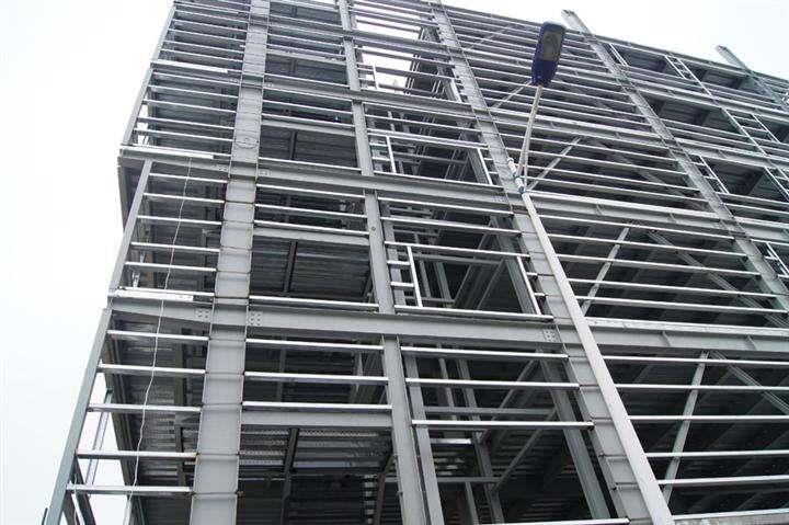 四平高层钢结构的支撑布置与构造需要符合哪些规范
